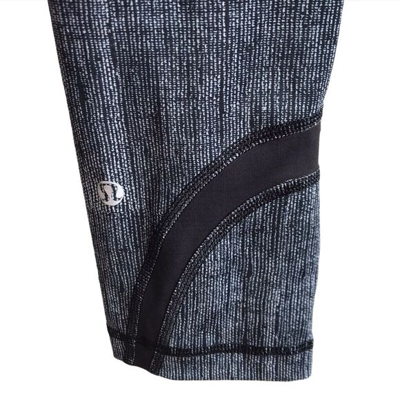 Lululemon Run Inspire Crop II Luxtreme Burlap Texture Black Dune Size 4 Leggings - Picture 6 of 12
